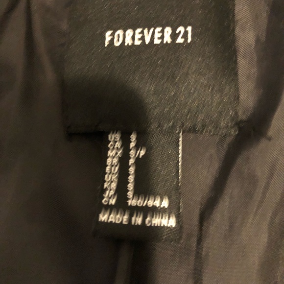 FOREVER 21 FAUX FUR 3/4 Sleeve Cheetah Coat. SIZE(S) - Picture 12 of 17